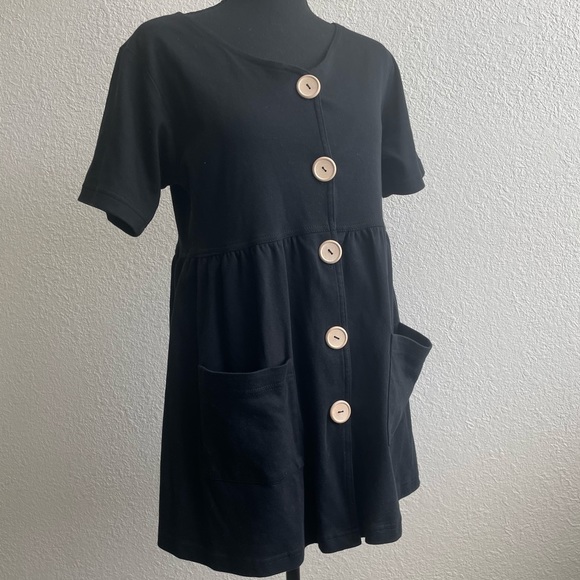 Pretty Babydoll Dress with Pockets and Big Accent Buttons - Picture 5 of 11